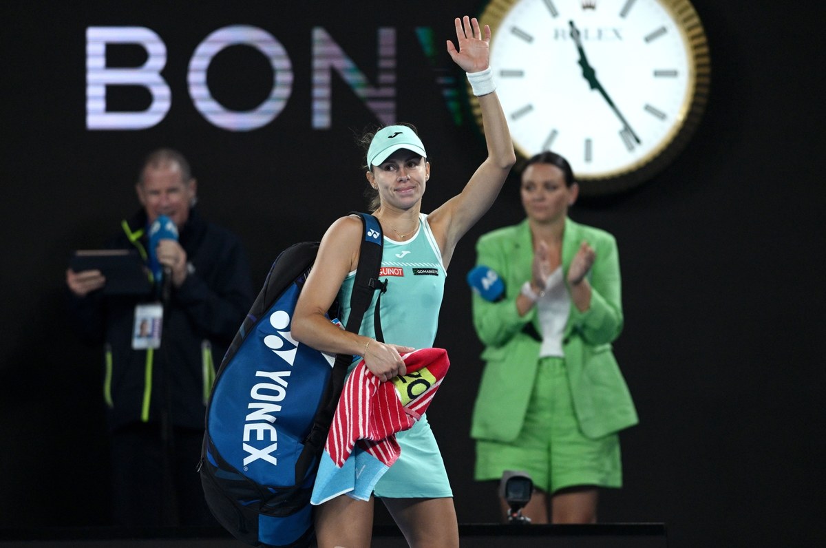 Magda Linette wycofuje się z turnieju w Tajlandii. Na kortach w Hua Hin nie zobaczymy półfinalistki tegorocznego Australian Open. Na zmianę planów miał właśnie wpływ sukces polskiej tenisistki w wielkoszlemowym turnieju. Linette doszła tak daleko, że zaliczyła solidny awans w rankingu WTA. W najnowszym notowaniu zajmie 22. miejsce. 