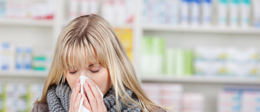 Popularny lek łagodzący objawy grypy i przeziębienie został wycofany z obrotu. Główny Inspektorat Farmaceutyczny miał zastrzeżenia dotyczące składu preparatu. Sprawdź szczegóły!