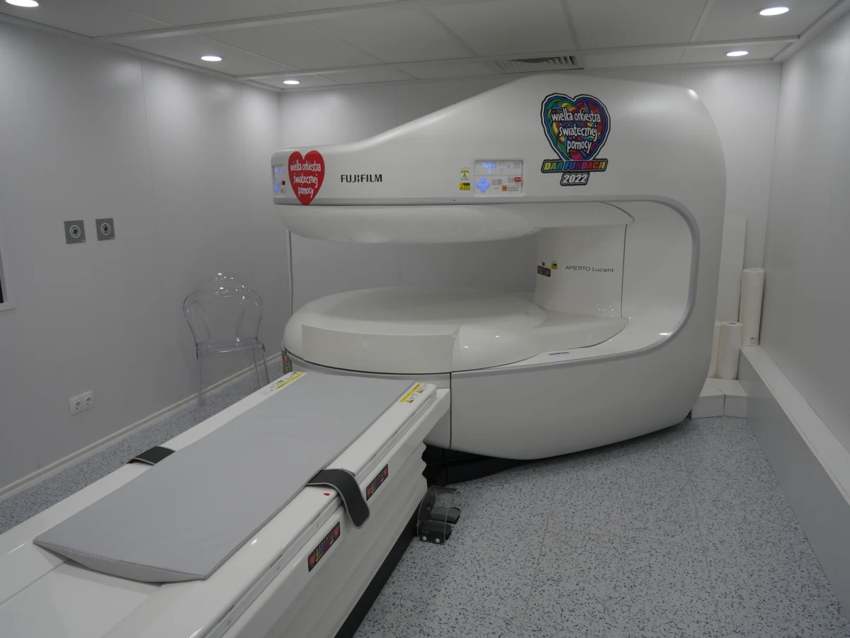 Wojewódzki Specjalistyczny Szpital Dziecięcy im. św. Ludwika w Krakowie otworzył Pracownię Rezonansu Magnetycznego, która wyposażona jest w najnowszej generacji otwarty niskopolowy aparat. To dar od Fundacji Wielkiej Orkiestry Świątecznej Pomocy. Jego wartość rynkowa szacowana jest na 2,6 mln zł. 