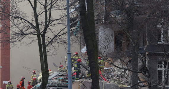 "Po wybuchu gazu w Katowicach, jestem w kontakcie z wojewodą śląskim, sytuacja została omówiona na posiedzeniu Rządowego Zespołu Zarządzania Kryzysowego. Niesiemy pomoc poszkodowanym" - zapewnił w piątek premier Mateusz Morawiecki.
