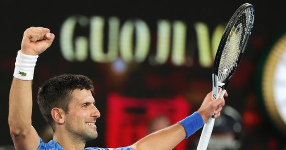Novak Djokovic pokonał amerykańskiego tenisistę Tommy'ego Paula 7:5, 6:1, 6:2 i po raz 10. w karierze awansował do finału turnieju Australian Open w Melbourne. Serb powalczy w niedzielę z Grekiem Stefanosem Tsitsipasem o 10. triumf w tej imprezie i 22. tytuł wielkoszlemowy.