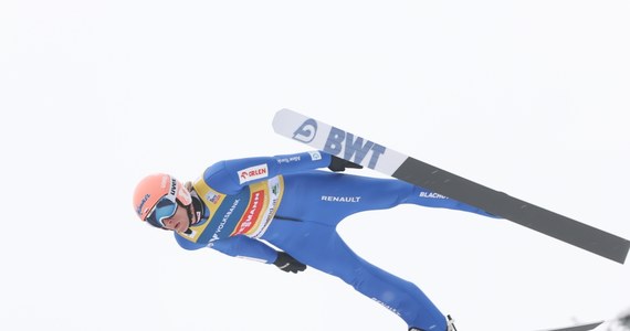 Stefan Kraft wygrał kwalifikacje do sobotniego konkursu Pucharu Świata w skokach narciarskich w Bad Mitterndorf. Austriak skoczył 233 metry. Najlepszy z Polaków - Dawid Kubacki - zajął czwarte miejsce. Awans do zawodów wywalczyło czterech Biało-Czerwonych.