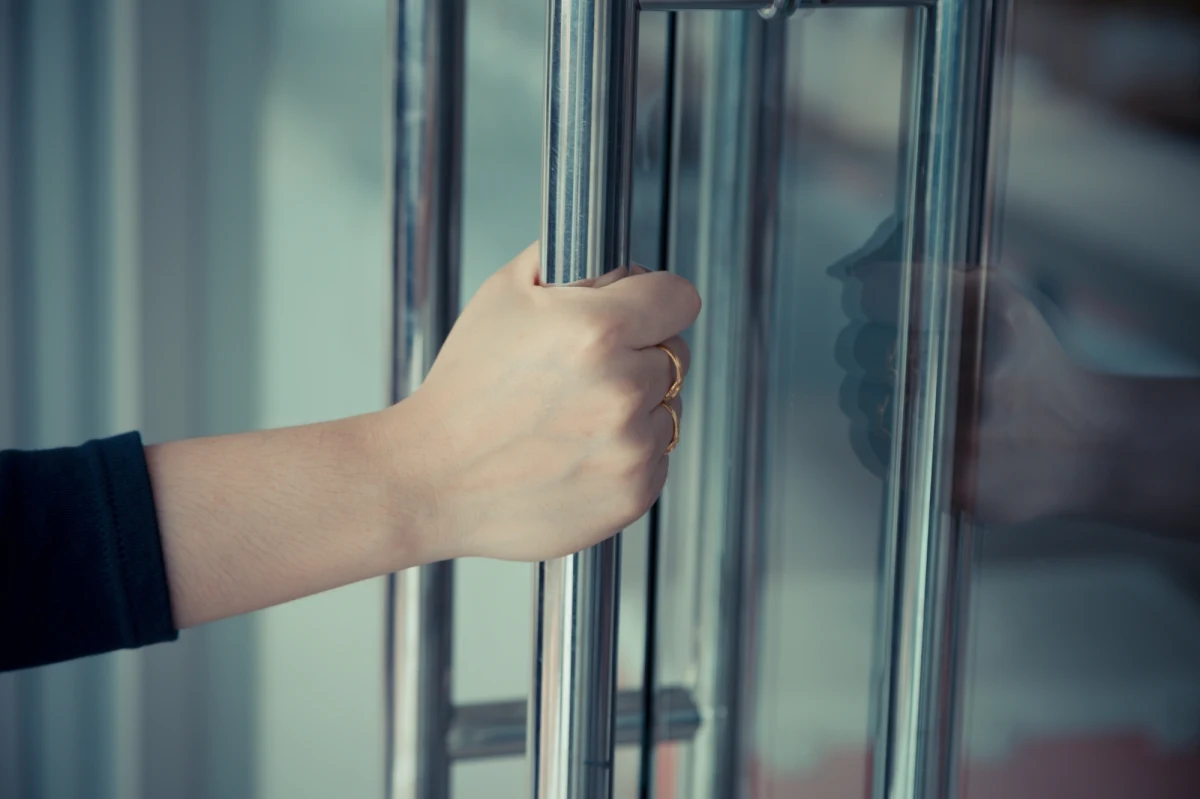 Miesięczny areszt zastosował sąd wobec 50-latki z powiatu świdnickiego w Lubelskiem podejrzanej o znęcanie się nad mężem. Według ustaleń, podczas awantury zaatakowała go nożyczkami w nogę. Kobiecie grozi do pięciu lat więzienia.