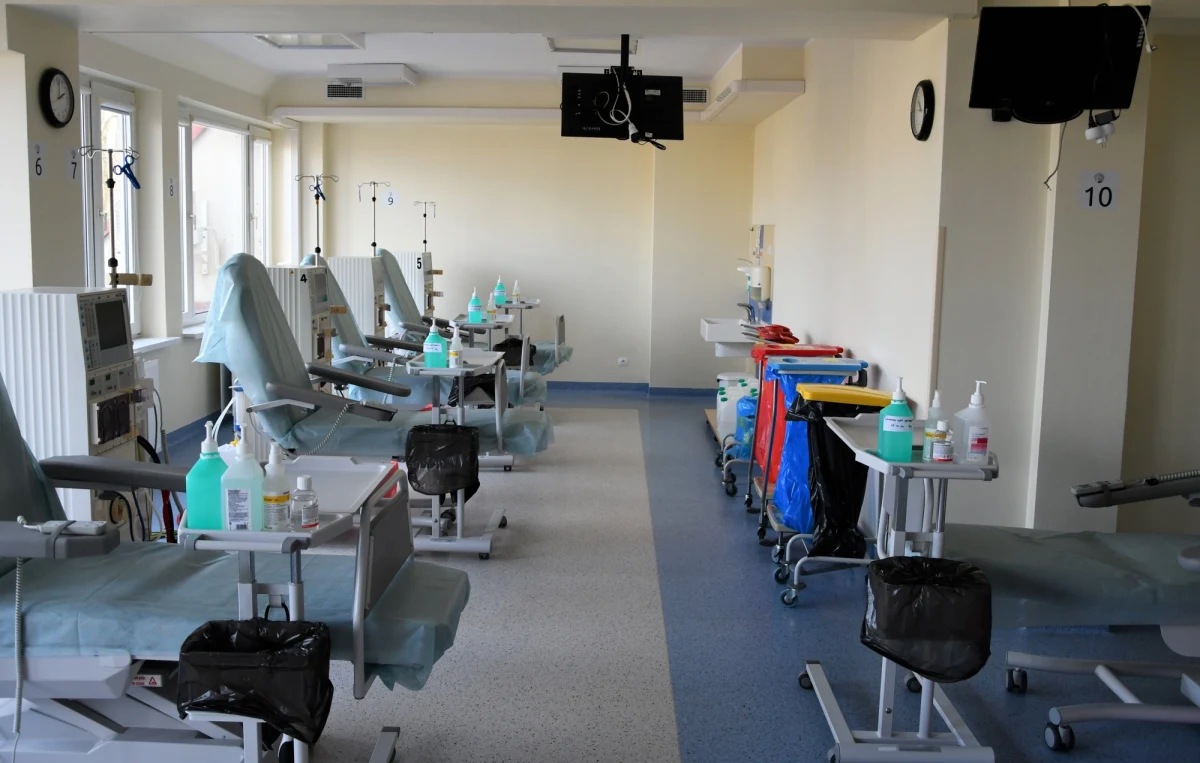 Stacja dializ znów będzie dostępna na miejscu dla mieszkańców Świnoujścia. Po tym, jak pod koniec ubiegłego roku z prowadzenia stacji zrezygnowała prywatna firma, pacjenci musieli dojeżdżać do najbliższej jednostki w Szczecinie. Teraz, dzięki zaangażowaniu Prezydenta Miasta i Szpitala Miejskiego, będą mogli być dializowani na miejscu. 