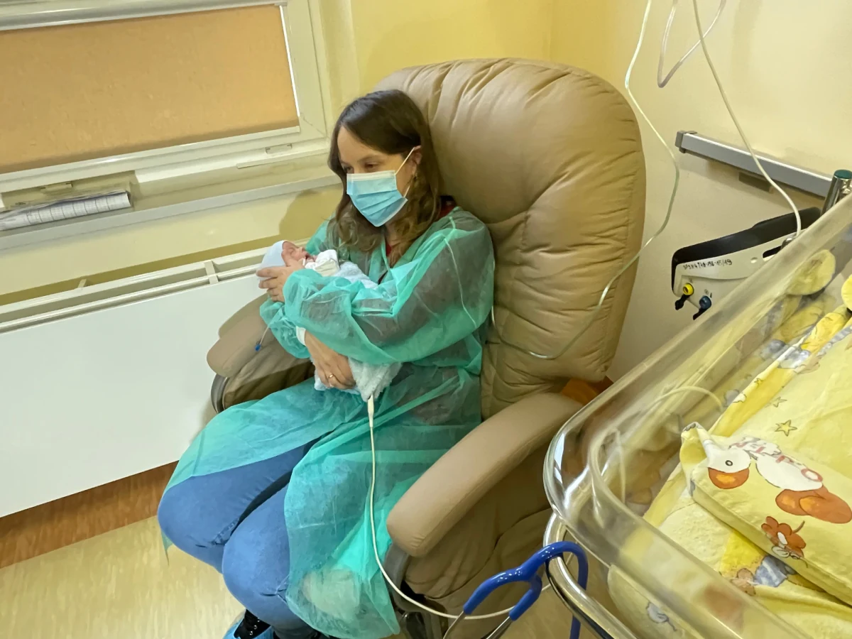 Mają 23 dni, są dzielne i szybko przybierają na wadze - dzisiaj pierwszy raz można było zobaczyć trojaczki, które urodziły się w Lublinie. Ich mama przyjechała do Polski tuż po rozpoczęciu wojny w Ukrainie 