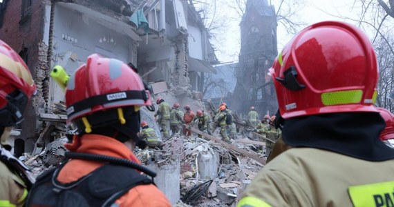 Zakończyła się akcja poszukiwawcza po wybuchu gazu przy ul. Bednorza w Katowicach-Szopienicach. Siedem osób wyciągnięto spod gruzów, w tym troje dzieci. Po południu ratownicy odnaleźli pod gruzami ciała dwóch kobiet. W sprawie wybuchu Prokuratura Okręgowa w Katowicach wszczęła śledztwo.