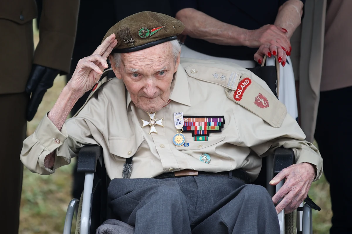 W wieku 98 lat zmarł w Krakowie prof. Wojciech Narębski, jeden z ostatnich żołnierzy 2 Korpusu Polskiego gen. Władysława Andersa, uczestnik walk pod Monte Cassino – poinformował na swoim profilu w mediach społecznościowych szef UdSKiOR Jan Józef Kasprzyk.