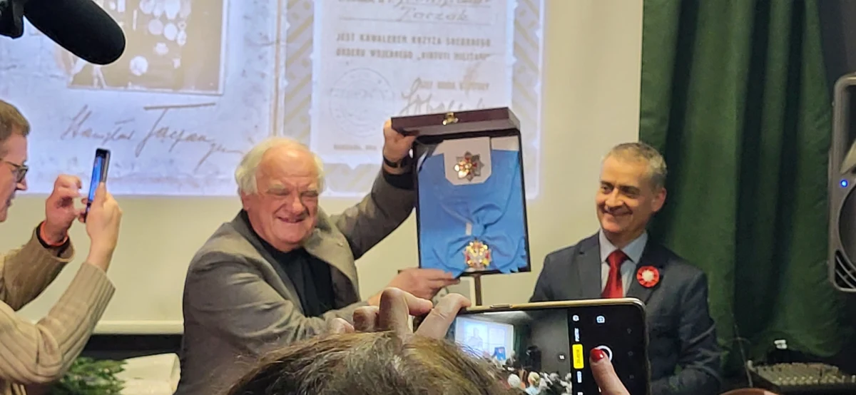 Muzeum Powstania Wielkopolskiego jeszcze nie postawiło fundamentów pod nową siedzibę, a już otrzymało nowy, wartościowy eksponat. To Order Orła Białego, który pośmiertnie został wręczony gen. Stanisławowi Taczakowi, pierwszemu przywódcy zwycięskiego zrywu. Odznaczenie podarował muzeum wnuk generała, Jerzy Gogołkiewicz.