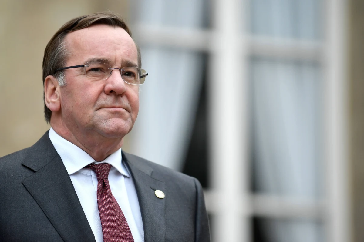 Niemcy nie planują przekazania Ukrainie samolotów bojowych - poinformował niemiecki minister obrony Boris Pistorius. Podobne zdanie wyraziła dziś Christine Hoffman, zastępczyni rzecznika rządu Niemiec. "Nie myślimy o myśliwcach" - podkreśliła. 