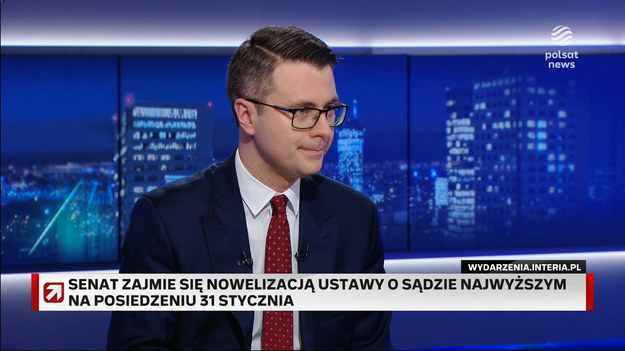 - Wczoraj premier Morawiecki spotkał się z panem ministrem Adamczykiem, też z wiceministrem aktywów państwowych Maciejem Małeckim i z zarządem PKP Intercity. Myślę, że w przyszłym tygodniu pewne rozstrzygnięcia będzie można zakomunikować - powiedział Piotr Müller w programie "Gość Wydarzeń", zapytany o wysokie ceny biletów w PKP.Dopytywany o to, jakie rząd planuje "rozstrzygnięcia", stwierdził, że będą "pozytywne". - Chodzi o to, żeby ceny obniżyć. Co do zakresu, to jeszcze trwają ostateczne ustalenia - dodał w rozmowie z Piotrem Witwickim.Zwracał też uwagę, że ceny nie mogą całkowicie wrócić do poziomu sprzed podwyżek ze względu na ceny energii.- Ale uważamy, że podwyżki były za duże. Pan premier zdecydowanie postawił sprawę jasno, że cykl musi być o jakiś próg obniżony - zaznaczył, po czym dodał, że "będzie korekta cen biletów".