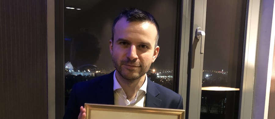 ​Cieszą nas takie Fakty! Nasz dziennikarz Michał Dobrołowicz otrzymał główną nagrodę i tytuł Dziennikarza Medycznego Roku 2022 w kategorii "Radio". W Warszawie trwa uroczystość, w czasie której wręczane są te wyróżnienia.