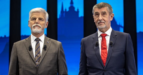 O godz. 14:00 zakończyło się głosowanie w drugiej turze wyborów prezydenckich w Czechach. Po przeliczeniu wyników ze 100 proc. komisji wyborczych nieoficjalnie podano, że były przewodniczący Komitetu Wojskowego NATO Petr Pavel zdobył 58,32 proc. głosów. głosów. Na jego rywala, byłego premiera Andrej Babisza, zagłosowało 41,67 proc. wyborców. 