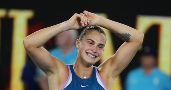 Białoruska tenisistka Aryna Sabalenka została triumfatorką wielkoszlemowego Australian Open. W sobotnim finale w Melbourne pokonała reprezentującą Kazachstan Jelenę Rybakinę 4:6, 6:3, 6:4.