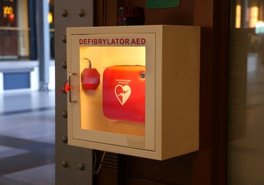 Defibrylatory dostępne w centralnych miejscach Włodawy 