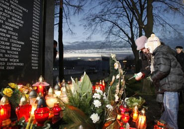 17. rocznica katastrofy hali MTK w Katowicach. Złożono kwiaty i zapalono znicze