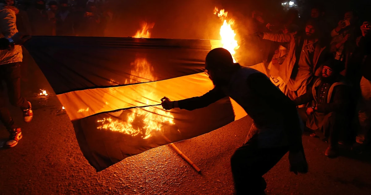 Resorty dyplomacji Szwecji, Danii oraz Norwegii zaapelowały w sobotę do swoich obywateli przebywających w Turcji o ostrożność oraz unikanie zgromadzeń. Ostrzeżenie ma związek z napiętą atmosferą po spaleniu egzemplarzy Koranu na demonstracjach w Sztokholmie i Kopenhadze.
