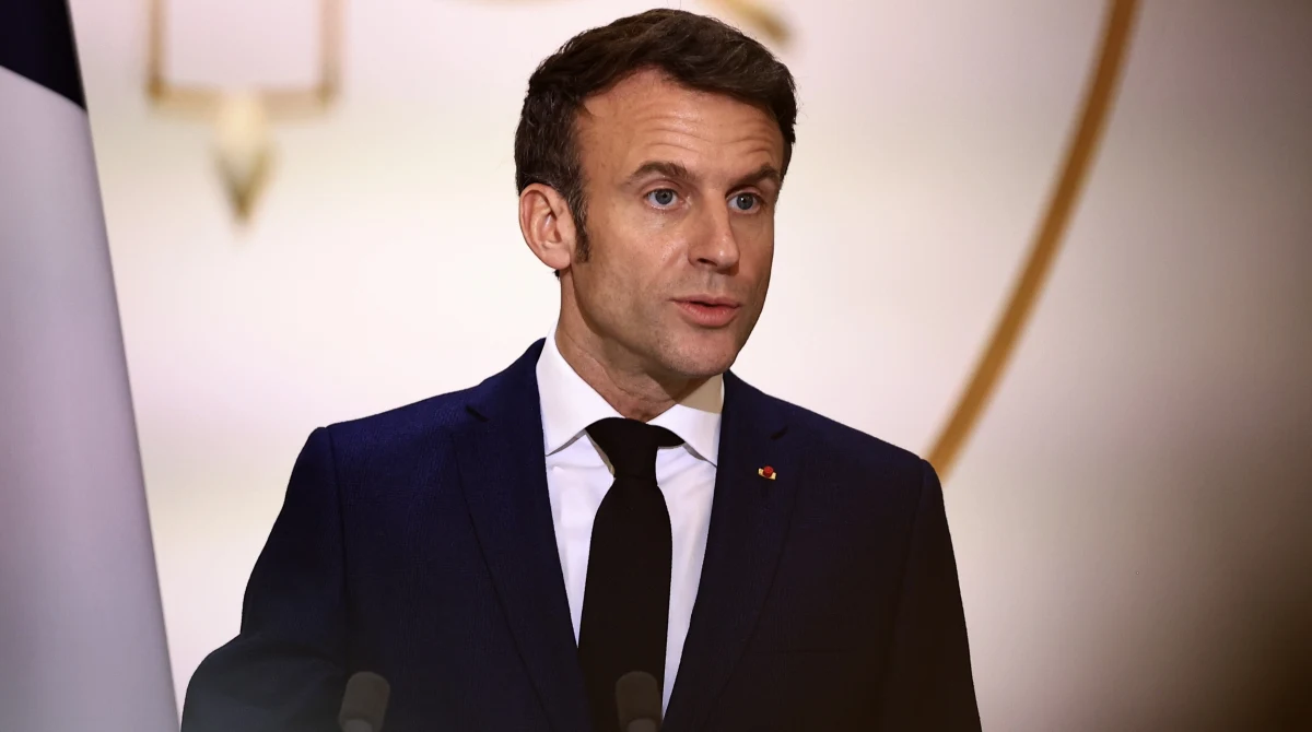 Prezydent Francji Emmanuel Macron podczas przyjęcia w Pałacu Elizejskim zapewnił, że będzie nadal "rozmawiał z Rosją" pomimo krytyki, z którą się spotyka. Wezwał także Chiny do wypowiedzenia się przeciwko "imperialistycznej wojnie" w Ukrainie - relacjonuje telewizja BFMTV. 