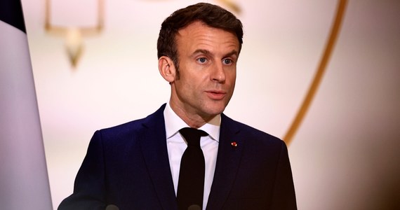 Prezydent Francji Emmanuel Macron podczas przyjęcia w Pałacu Elizejskim zapewnił, że będzie nadal "rozmawiał z Rosją" pomimo krytyki, z którą się spotyka. Wezwał także Chiny do wypowiedzenia się przeciwko "imperialistycznej wojnie" w Ukrainie - relacjonuje telewizja BFMTV. 