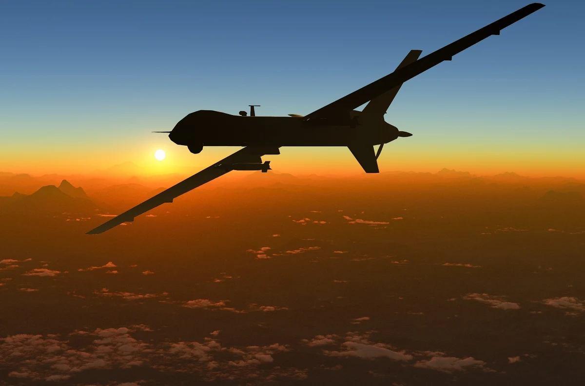 Zakład wojskowy w Isfahanie, trzecim do co wielkości mieście Iranu, był w sobotę wieczorem celem ataku dronów - poinformowały irańskie media, powołując się na ministerstwo obrony w Teheranie.