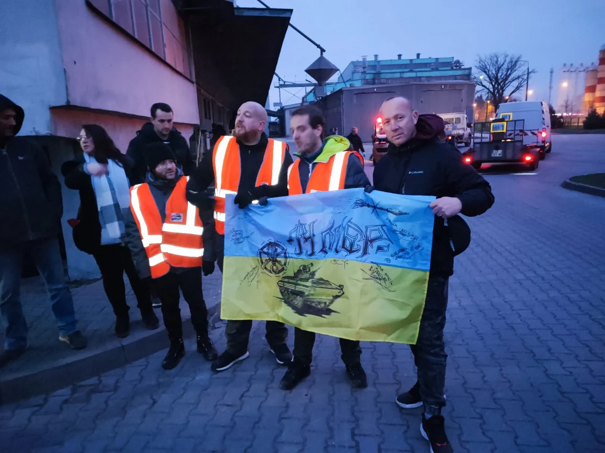 ​Do Zamościa dotarł konwój z pomocą humanitarną z Lyon we Francji. Od początku wojny grupa wolontariuszy z Lyon i okolic organizuje zbiórki pieniędzy oraz darów dla walczącej Ukrainy. Dzisiejszy transport to 12 busów. Dzięki zamojskim wolontariuszom niedługo trafią dalej na wschód. 

