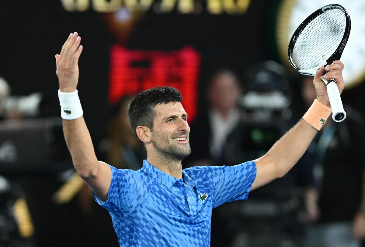 Novak Djoković znów najlepszy w Melbourne! Serbski tenisista powrócił na Australian Open i wygrał ten wielkoszlemowy turniej po raz 10. w karierze. W finale Serb pokonał Greka Stefanosa Tsitsipasa 6:3, 7:6 (7-4), 7:6 (7:5).