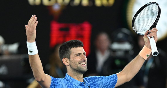 Novak Djoković znów najlepszy w Melbourne! Serbski tenisista powrócił na Australian Open i wygrał ten wielkoszlemowy turniej po raz 10. w karierze. W finale Serb pokonał Greka Stefanosa Tsitsipasa 6:3, 7:6 (7-4), 7:6 (7:5).