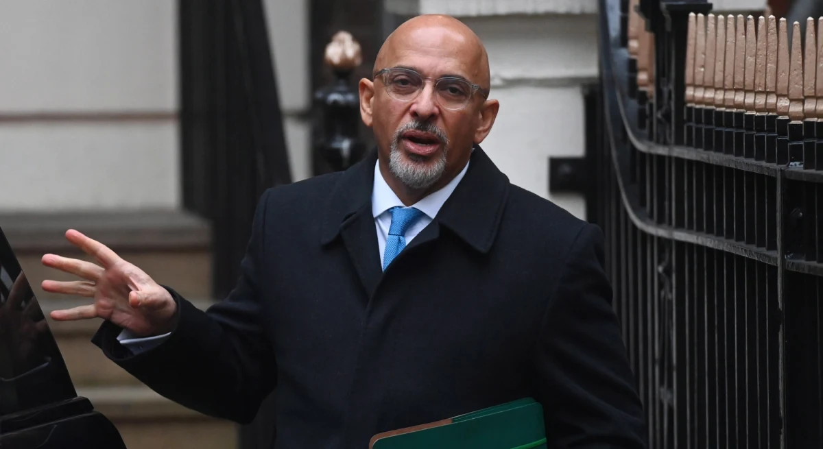 Brytyjski premier i lider Partii Konserwatywnej Rishi Sunak zwolnił Nadhima Zahawiego z roli przewodniczącego tego ugrupowania w związku ze sprawą unikania przez niego płacenia podatków dzięki firmie zarejestrowanej na Gibraltarze. 