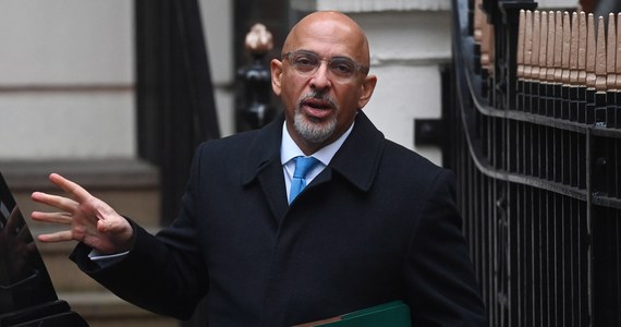 Brytyjski premier i lider Partii Konserwatywnej Rishi Sunak zwolnił Nadhima Zahawiego z roli przewodniczącego tego ugrupowania w związku ze sprawą unikania przez niego płacenia podatków dzięki firmie zarejestrowanej na Gibraltarze. 