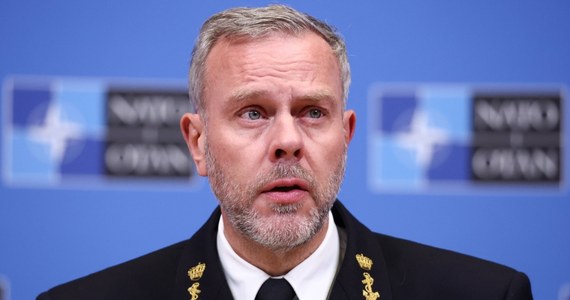 W następstwie niesprowokowanej agresji Rosji na Ukrainę państwa członkowskie NATO powinny w czasie pokoju przejść do "gospodarki wojennej" - powiedział holenderski admirał Rob Bauer, przewodniczący Komitetu Wojskowego NATO w rozmowie z portugalską stacją RTP. 