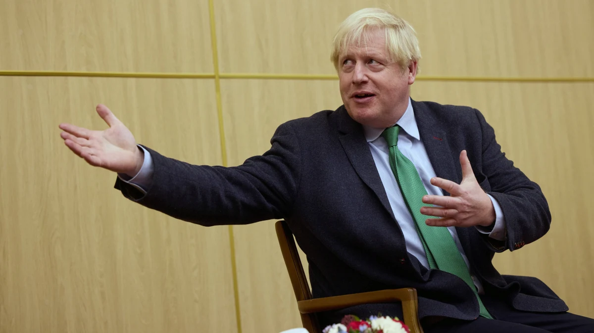 Były premier Wielkiej Brytanii Boris Johnson przyznał w wywiadzie dla BBC, że niedługo przed rosyjską inwazją na Ukrainę Władimir Putin groził mu atakiem rakietowym. "W pewnym momencie zagroził i powiedział: Boris, nie chcę cię skrzywdzić, ale z pociskiem rakietowym zajęłoby to minutę - lub coś w tym stylu" - wspominał były szef brytyjskiego rządu. 