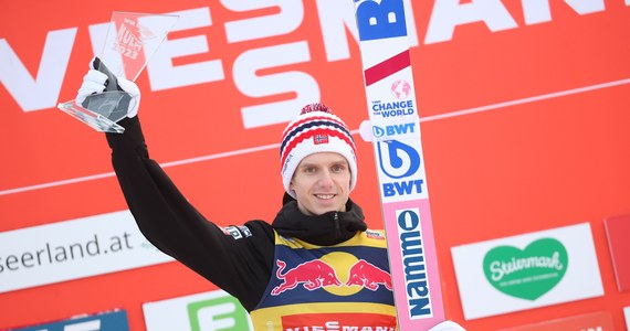 Prowadzący w klasyfikacji generalnej Pucharu Świata w skokach narciarskich Norweg Halvor Egner Granerud bezdyskusyjnie prowadzi także na liście płac z sumą 276 350 franków szwajcarskich (ok. 1,3 mln zł). Dawid Kubacki zajmuje drugie miejsce, mając 169 144 CHF (795 tys. zł).