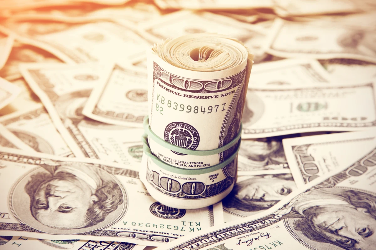 2,8 mln dolarów stracił 87-letni mężczyzna, oszukany przez młodszą od niego od pół wieku kobietę. Mieszkanka Florydy Peaches Stergo trafiła już do aresztu. 