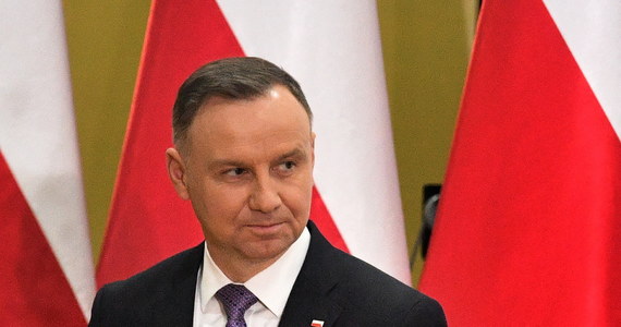 Prezydent Andrzej Duda podpisał nowelizację Kodeksu pracy. Wprowadza ona na stałe do przepisów pracę zdalną – poinformowano na stronie Kancelarii Prezydenta. Ponadto pracodawcy będą mogli kontrolować trzeźwość pracowników.