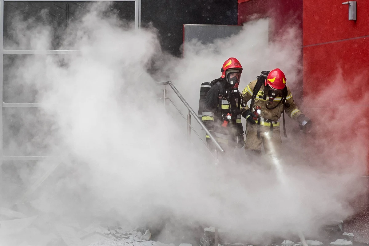 Są pierwsze zarzuty w śledztwie dotyczącym pożaru w Archiwum Urzędu Miasta Krakowa - ustalili reporterzy śledczy RMF FM. Usłyszeli je pracownicy Powiatowego Inspektoratu Nadzoru Budowalnego, strażak oraz jeden z biegłych, który wydawał opinię o zabezpieczeniach budynku.