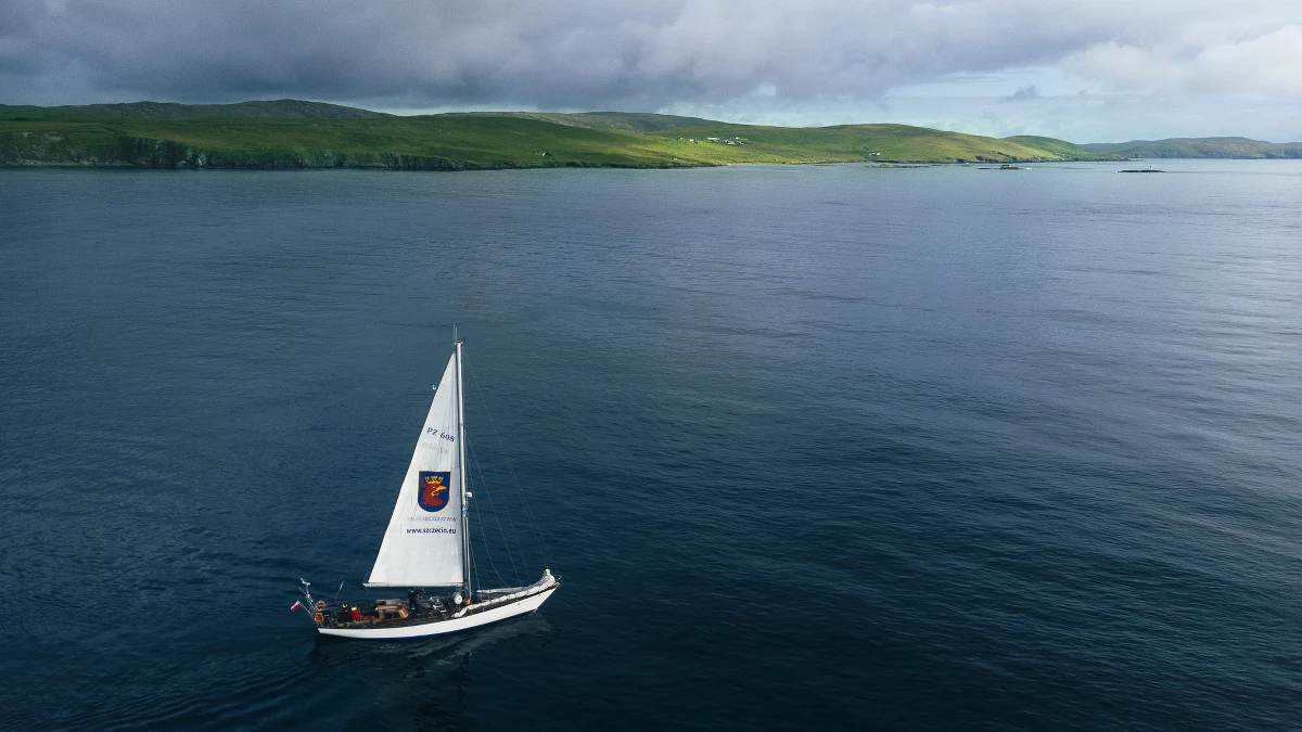 Historię wyprawy załogi jachtu "Dar Szczecina" na Islandię można obejrzeć na kinowym ekranie. Film oczami kapitana pokazuje piękno tej północnej wyspy oraz przyjaźń jaka połączyła członków wyprawy.
