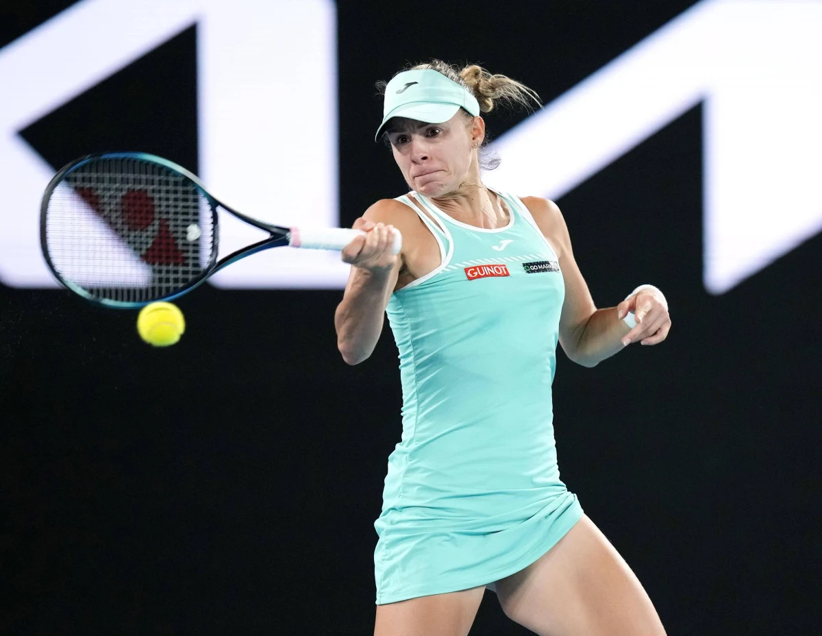 Po zakończeniu kariery będzie miała psy. Zastanawia się jeszcze jakie. Rozważa, czy zamieszkać w Polsce czy może jednak za oceanem, gdzie czuje się świetnie. Ma natomiast jedną słabość: kocha modę i ma ogromną kolekcję butów. Taka jest poza kortem Magda Linette. Nasza tenisistka osiągnęła niedawno życiowy sukces - zagrała w półfinale wielkoszlemowego Australian Open. Jak zapowiada - to nowy początek jej przygody z tenisem.