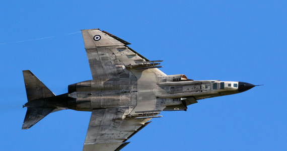 U wybrzeży Grecji doszło do katastrofy samolotu wojskowego F-4 Phantom. Agencja Reutera poinformowała, że w wypadku zginął jeden z pilotów maszyny, a drugi jest poszukiwany przez służby ratunkowe. Do katastrofy myśliwca doszło w poniedziałek na Morzu Jońskim u wybrzeży zachodniej Grecji.