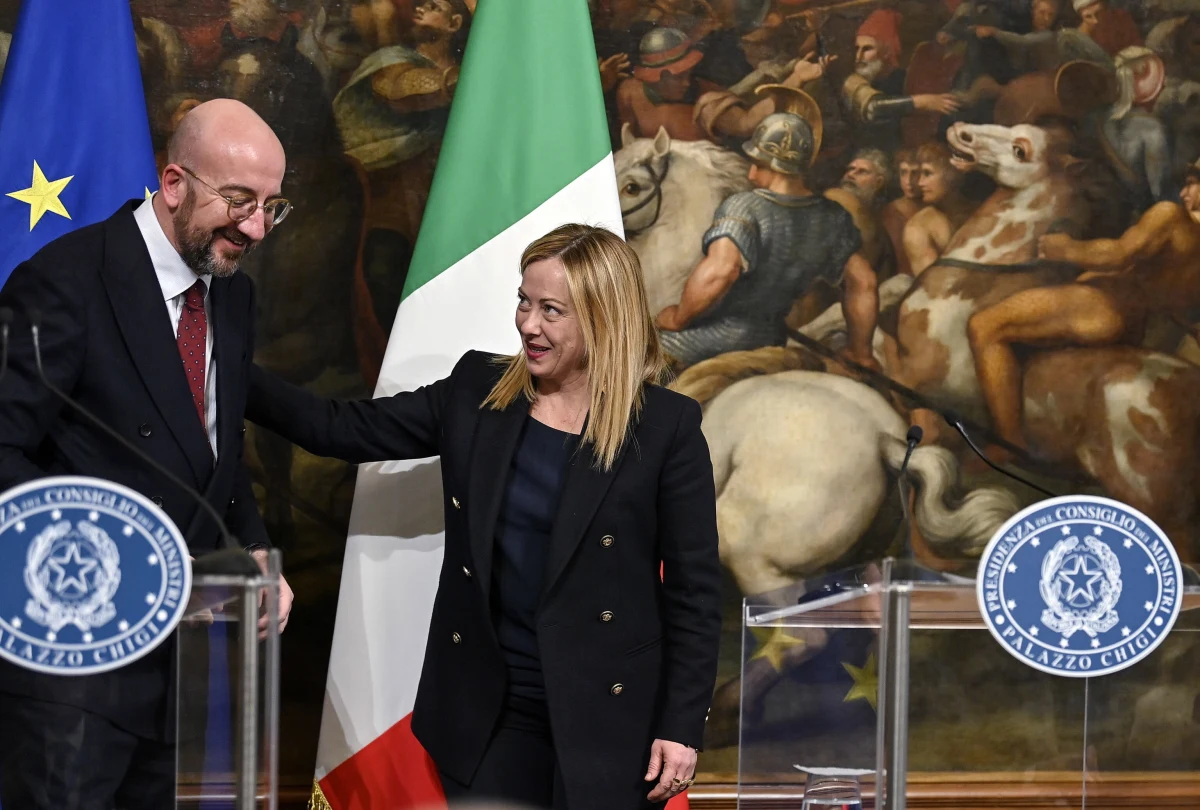 Premier Włoch Giorgia Meloni powiedziała w poniedziałek przewodniczącemu Rady Europejskiej Charlesowi Michelowi w Rzymie, że Unia musi chronić firmy, ale na równych warunkach dla wszystkich państw. "Trzeba to robić z odwagą"- dodała na wspólnej konferencji prasowej.