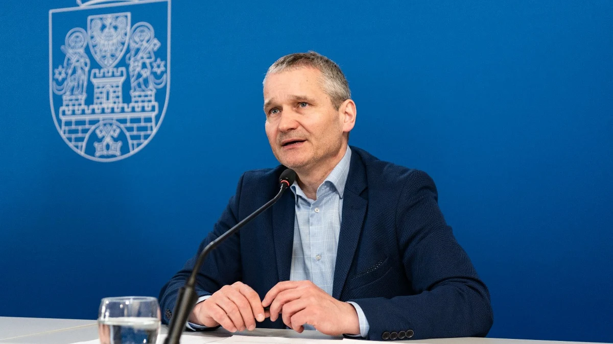 Stowarzyszenie Plac Wolności, które zrzesza przedsiębiorców i mieszkańców z centrum Poznania wystosowało specjalny apel do nowej osoby odpowiedzialnej między innymi za przedłużający się wciąż remont okolic placu Wolności czy Starego Rynku. Odpowiedzialność za remonty w mieście przejął od Mariusza Wiśniewskiego drugi zastępca prezydenta Poznania - Jędrzej Solarski.