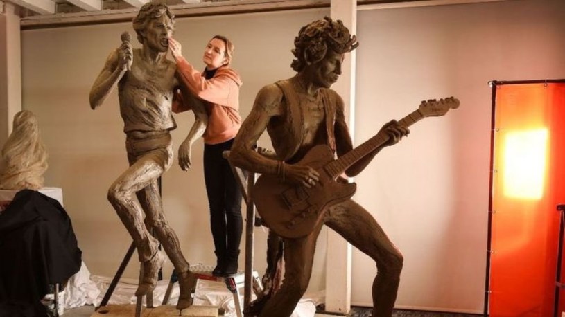Micka Jaggera i Keitha Richardsa łączy nie tylko to, że są filarami zespołu The Rolling Stones. Urodzili się również w tym samym mieście - Dartford. W kwietniu odsłonięte zostaną tam rzeźby z brązu przedstawiające te dwie ikony muzyki.

