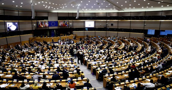 Komisja Prawna Parlamentu Europejskiego opowiedziała się za uchyleniem immunitetu poselskiego Belgowi Marcowi Tarabelli i Włochowi Andrei Cozzolino. Tarabella i Cozzolino są objęci dochodzeniem w sprawie korupcji w PE.
