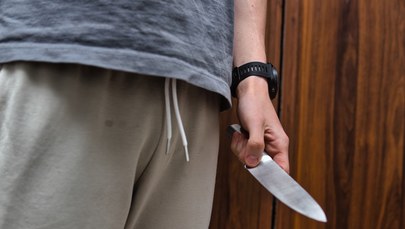 16-latek wbił matce nóż w plecy. Kobieta trafiła do szpitala