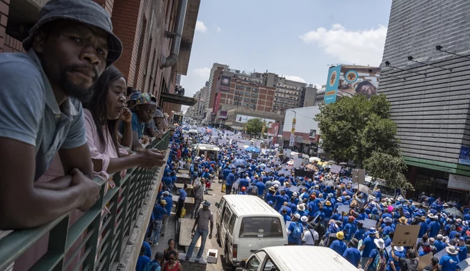 Chaos na ulicach, szalejące ceny i zamęt nawet w kostnicach. RPA walczy o przetrwanie