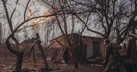 Na froncie w Donbasie nastąpił w ostatnich tygodniach pat, przy czym Rosjanie kierują do walk w Donbasie kolejne oddziały. Źródła zachodnie i ukraińskie prognozują, że Rosja rozpocznie w najbliższych miesiącach nową ofensywę, być może w obwodzie ługańskim.