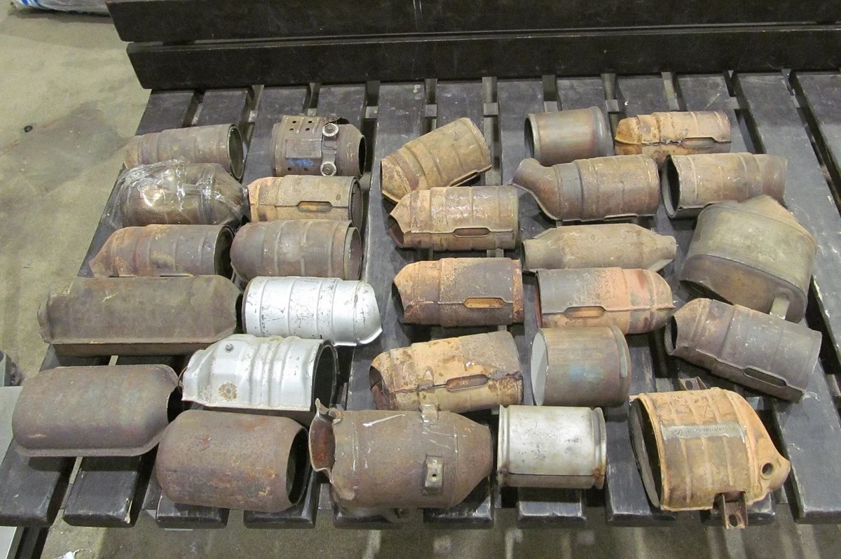 Podkarpacka Krajowa Administracja Skarbowa udaremniła przemyt używanych i sproszkowanych katalizatorów samochodowych. Odpady zostały zabezpieczone podczas kontroli na przejściach granicznych w Budomierzu i Medyce.