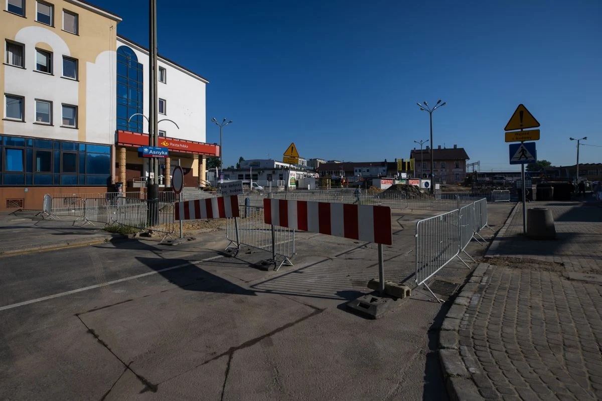 W środę rozpoczynają się prace przy przebudowie ul. Grottgera w Rzeszowie, które są jednym z elementów potężnej inwestycji – budowy Rzeszowskiego Centrum Komunikacyjnego. Od dzisiaj zmieni się organizacja ruchu w tym rejonie miasta.