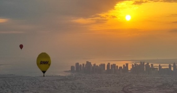 "To były niesamowite przeżycia" - mówi Marek Michalec, pilot balonowy z Kraków Balloon Team i pilot balonu RMF FM. W Katarze zakończyła się 3. edycja Qatar Balloon Festival. W wydarzeniu wzięło ponad 50 balonów z wielu miejsc na świecie, w tym ten z logiem RMF FM. 