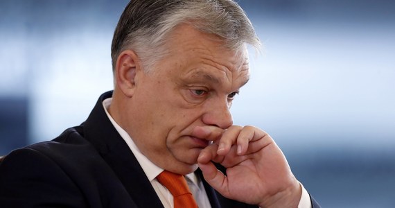Ministerstwo spraw zagranicznych Ukrainy wręczyło ambasadorowi Węgier w Kijowie protest w związku z "dyskredytującymi" komentarzami węgierskiego premiera Viktora Orbana. Wezwano także Budapeszt do zaprzestania "antyukraińskiej retoryki".