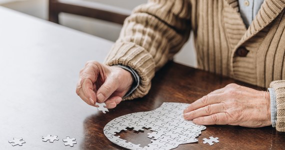 Opracowany przez naukowców, a oparty na analizie krwi sposób może wykazać chorobę Alzheimera nawet 3,5 roku przed typową diagnozą kliniczną. Jeśli powstałby standardowy test, mógłby oznaczać przełom w diagnostyce.