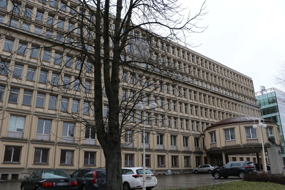 Potężny wydatek prokuratury. Ponad 101 milionów złotych ma wydać Prokuratura Regionalna w Krakowie na adaptację biurowca zakupionego przed pięciu laty przy ul. Lubicz 25 - dowiedział się reporter RMF FM Krzysztof Zasada. Biorąc pod uwagę fakt, że koszt zakupu gmachu to 50 milionów złotych, mamy do czynienia z najdroższą siedzibą prokuratur w Polsce. 